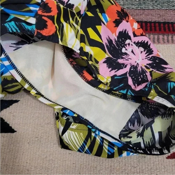 MIRACLESUIT Tropical Escape Swimsuit with Gold Hardware Like New Beach 10 - Picture 3 of 10